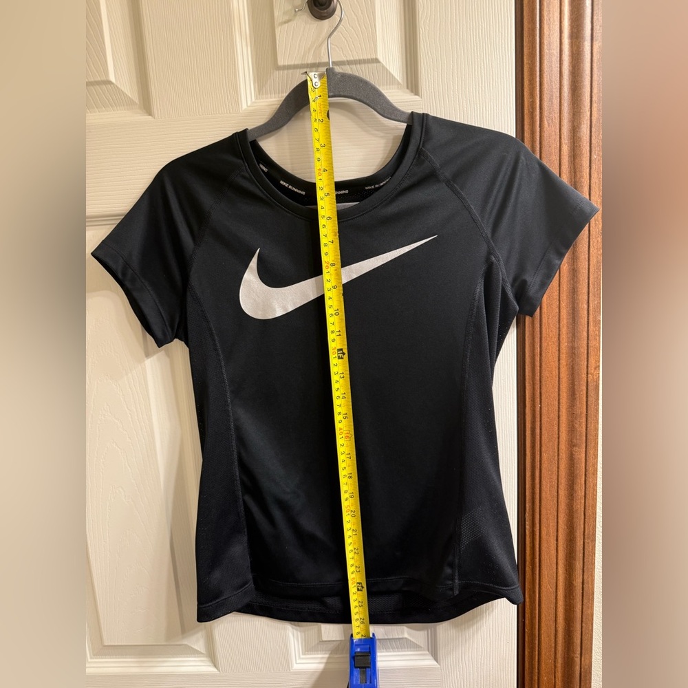 Nike dri fit women’s T shirt Small